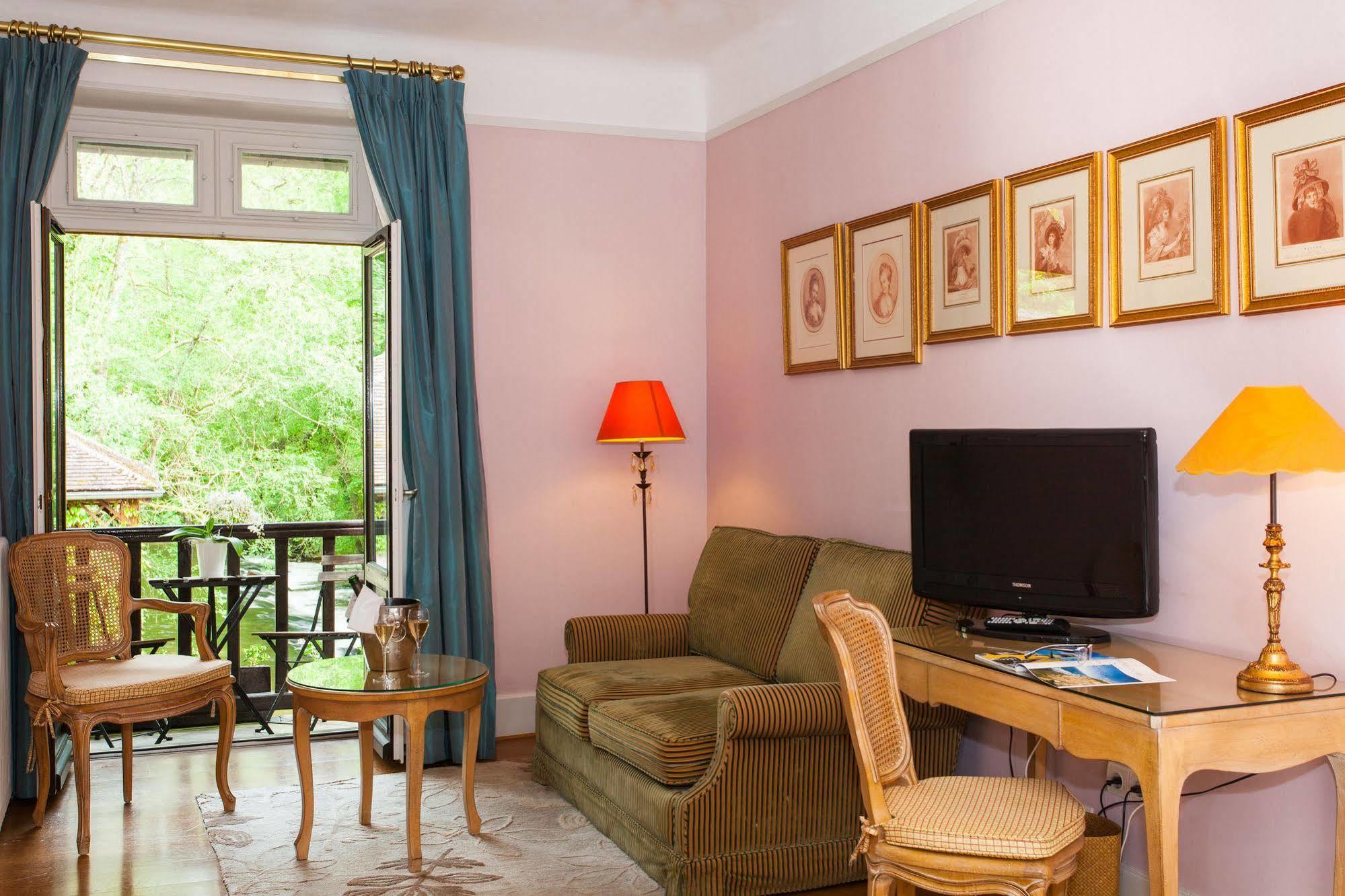 Hotel Le Moulin Des Ruats Avallon Esterno foto