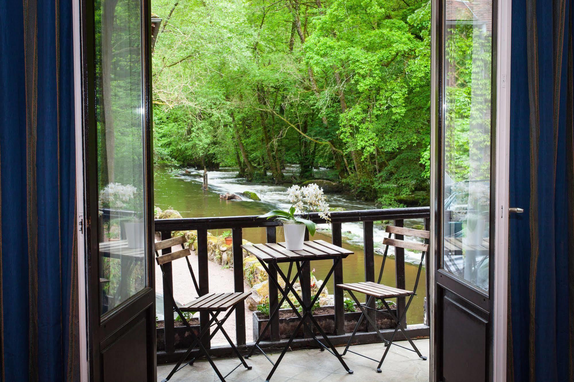 Hotel Le Moulin Des Ruats Avallon Esterno foto