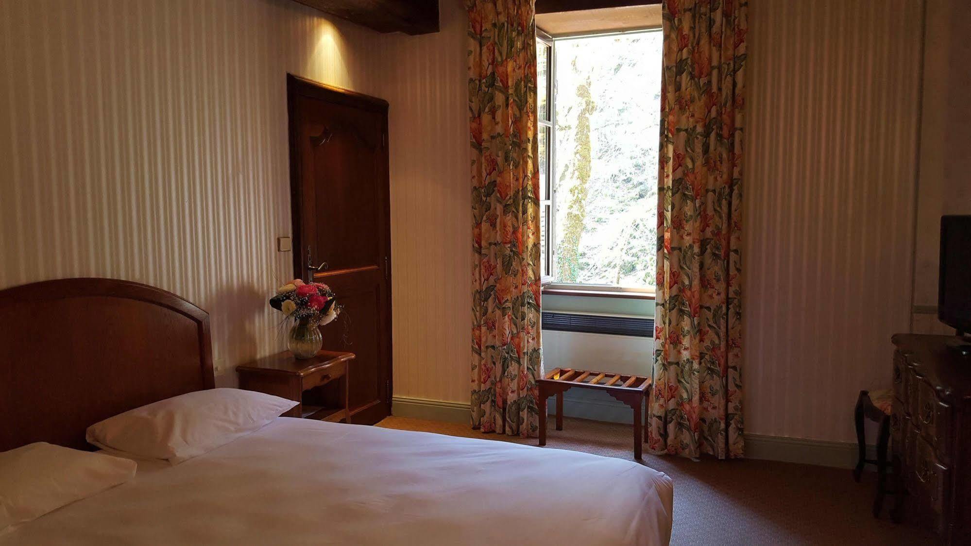 Hotel Le Moulin Des Ruats Avallon Esterno foto