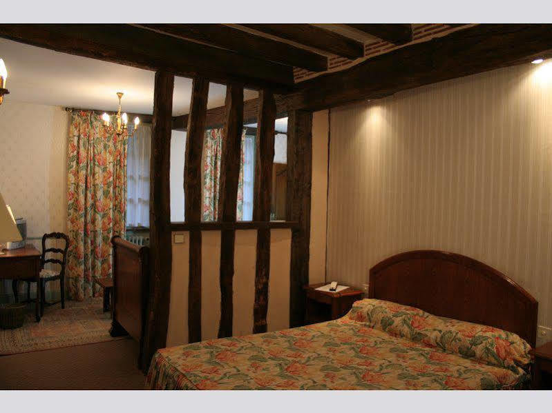Hotel Le Moulin Des Ruats Avallon Esterno foto
